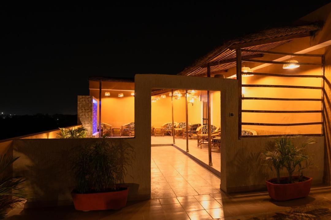 Airport Inn Hotel Lomé Exteriör bild